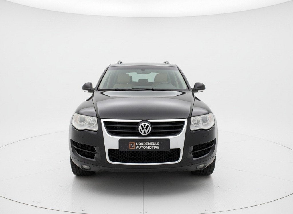 Volkswagen TOUAREG 2.5 TDI HIGHLINE+. AUT, TREKHAAK, AIRCO, Auto's, Automaat, Euro 5, Gebruikt, Zwart