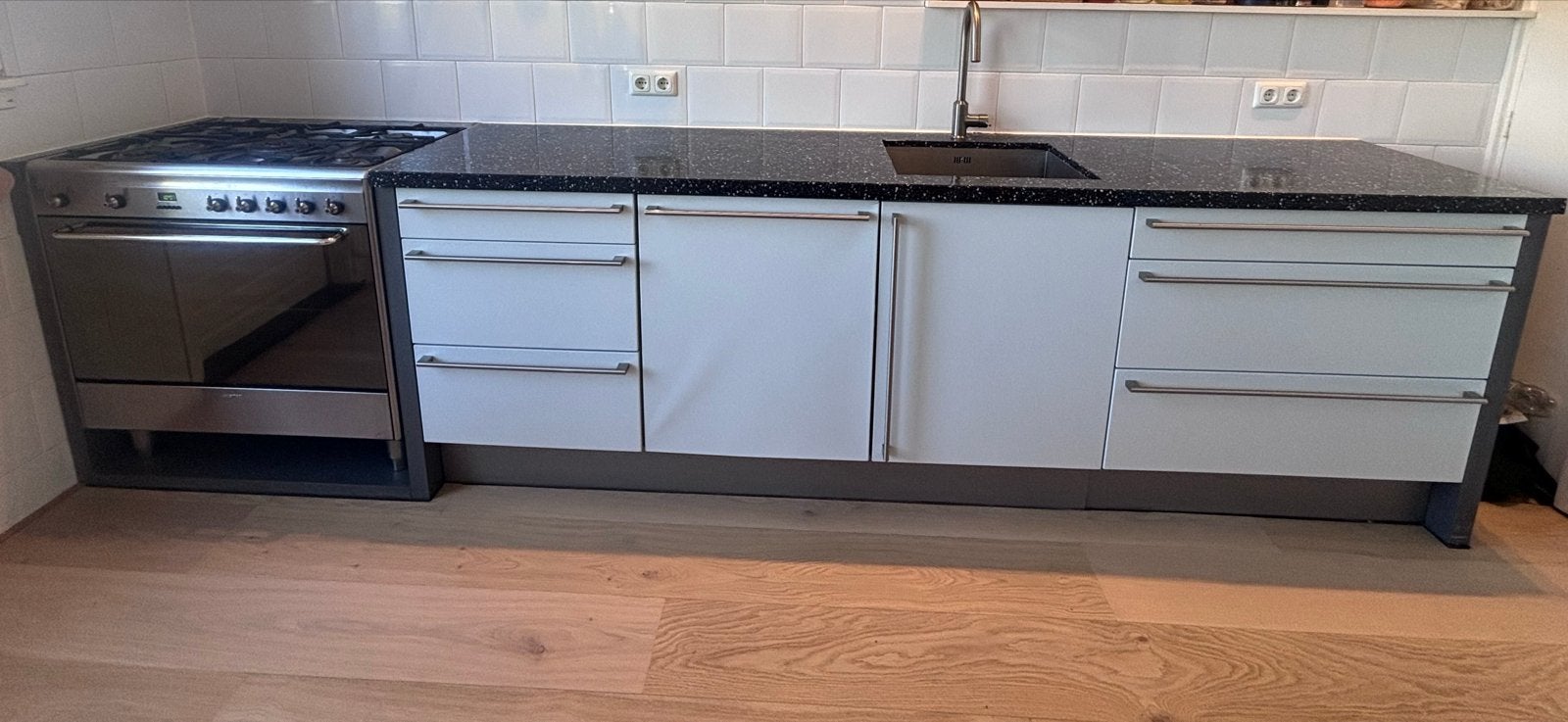 Lichtblauwe keuken met Smeg fornuis en AEG vaatwasser, Ophalen, Gebruikt, Overige materialen, Blauw