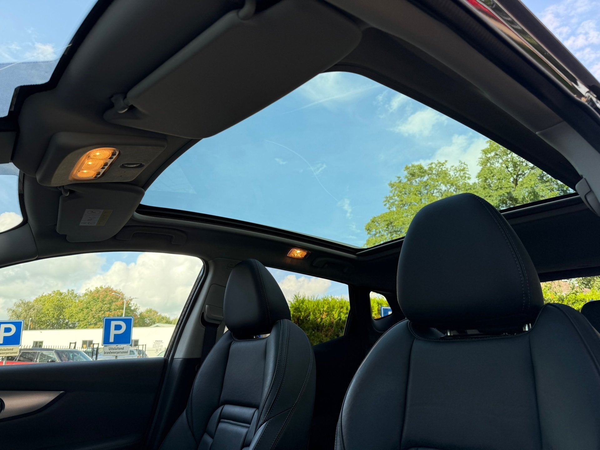 Nissan Qashqai 1.3 DIG-T Premium Edition - Panodak - Leder -, Voorwielaandrijving, Dealer onderhouden, 687 kg, Gebruikt