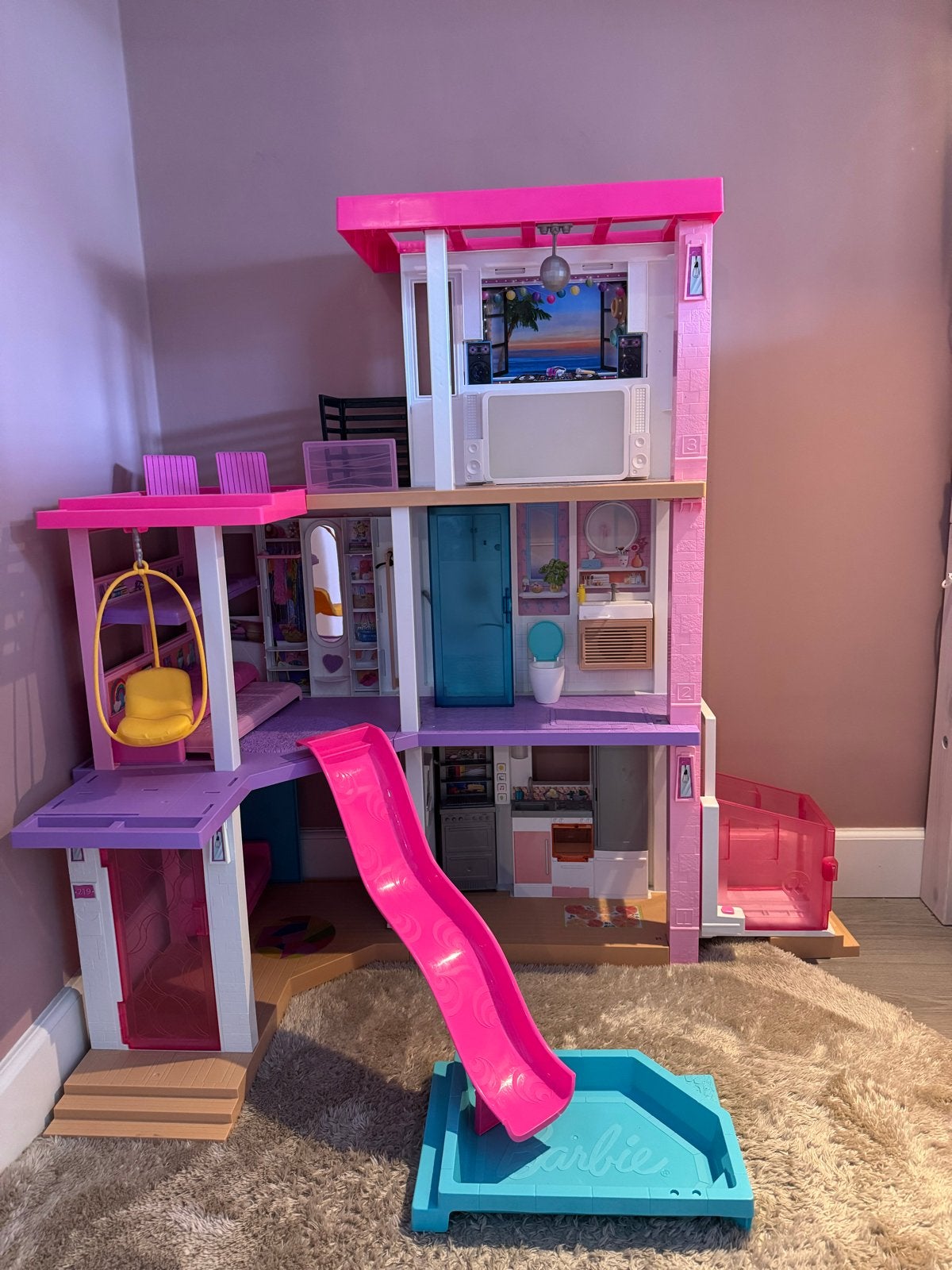 Barbie Droomhuis met glijbaan,  zwembad en licht met geluid, Ophalen of Verzenden, Gebruikt, Poppenhuis