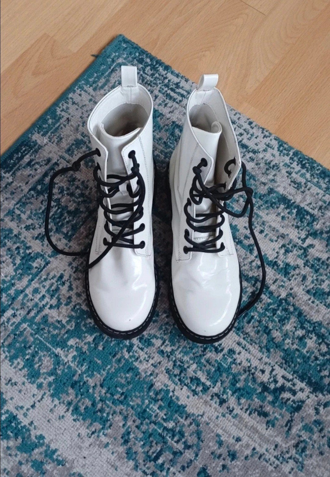 H&M Divided Witte Lak Laarzen Maat 38, Wit, H&M Divided, Lage of Enkellaarzen, Ophalen of Verzenden