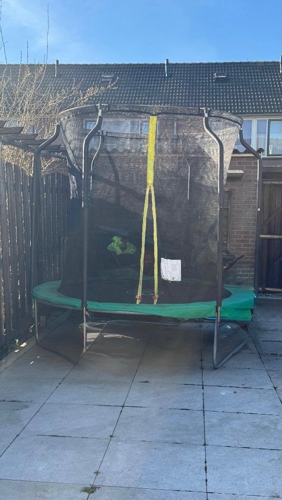 Trampoline, Ophalen, Zo goed als nieuw