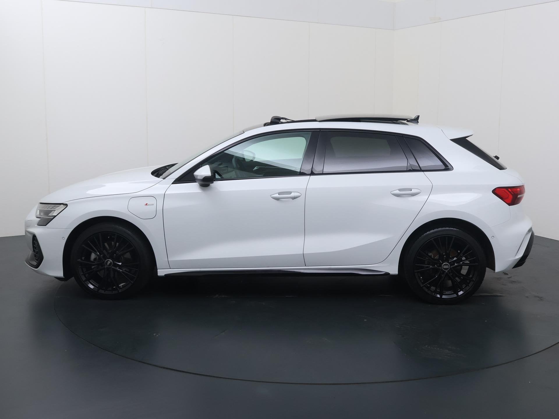 Audi A3 Sportback 40 TFSI e S edition | 204 PK | SoH 100% |, Auto's, 4 cilinders, Met garantie (alle), 150 min, Bedrijf