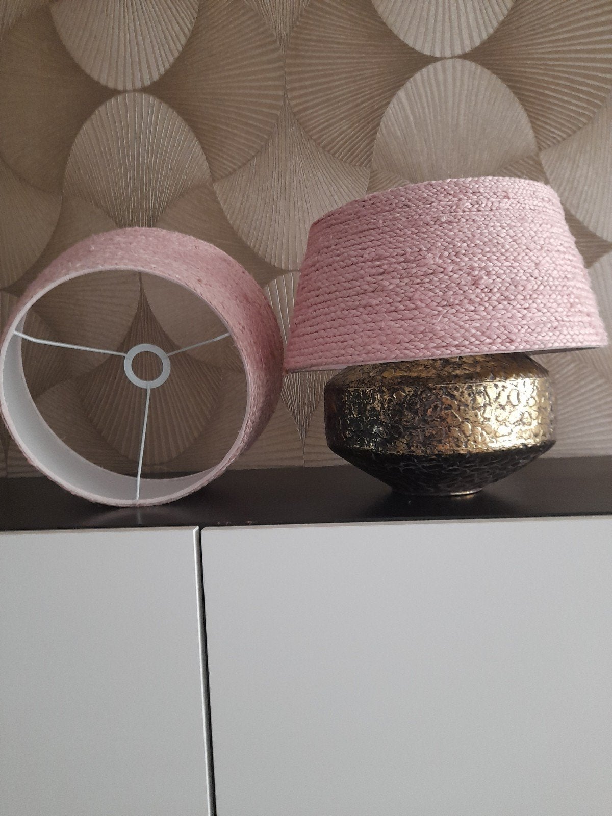 2 lampenkappen rose, Ophalen