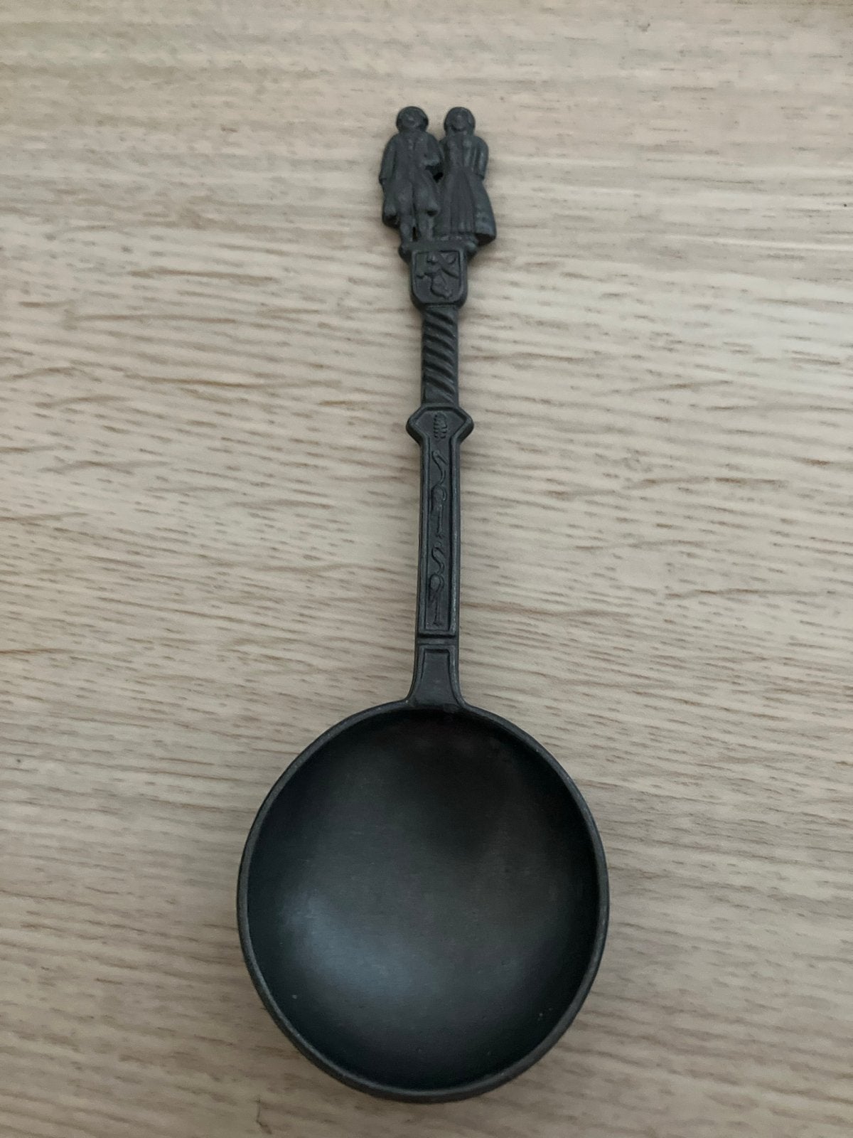 Decoratieve tinnen lepel met Hollands stel, Antiek en Kunst, Antiek | Tin, Ophalen