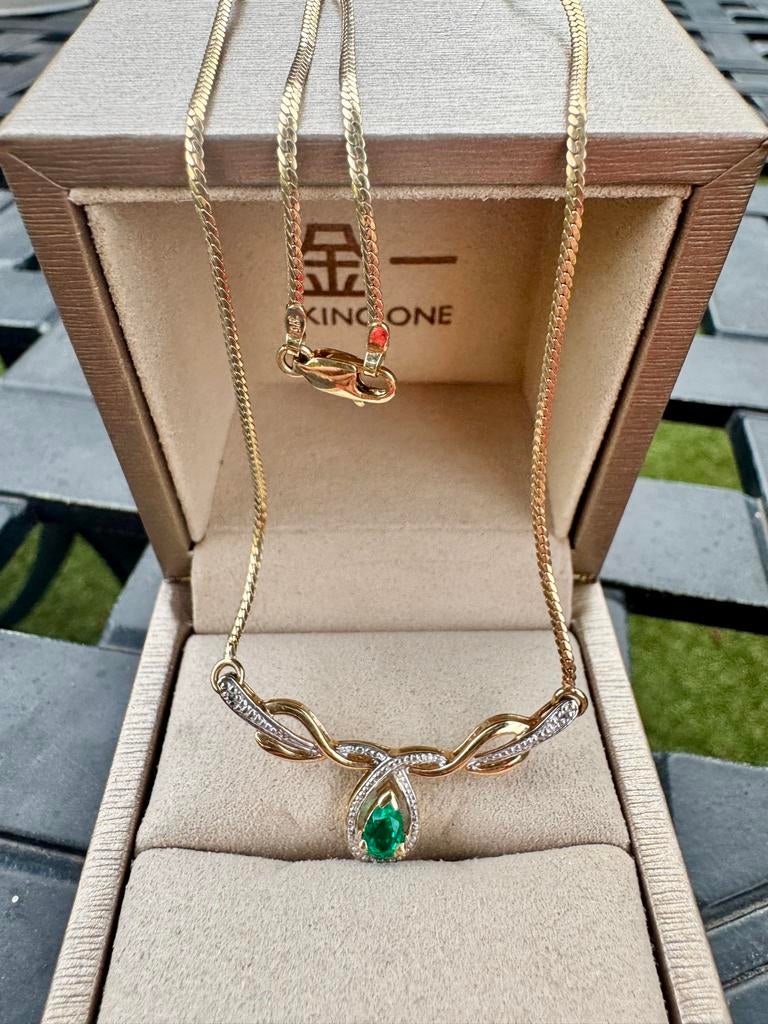 9k Gouden Ketting met Groene Saffier en Diamanten, Ophalen of Verzenden, Nieuw, Goud, Met edelsteen