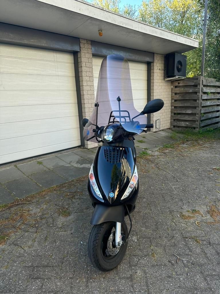 Piaggio Zip 4 takt IGET 2021, Fietsen en Brommers, Scooters | Piaggio, Gebruikt, Zip, Maximaal 45 km/u, Benzine, Ophalen