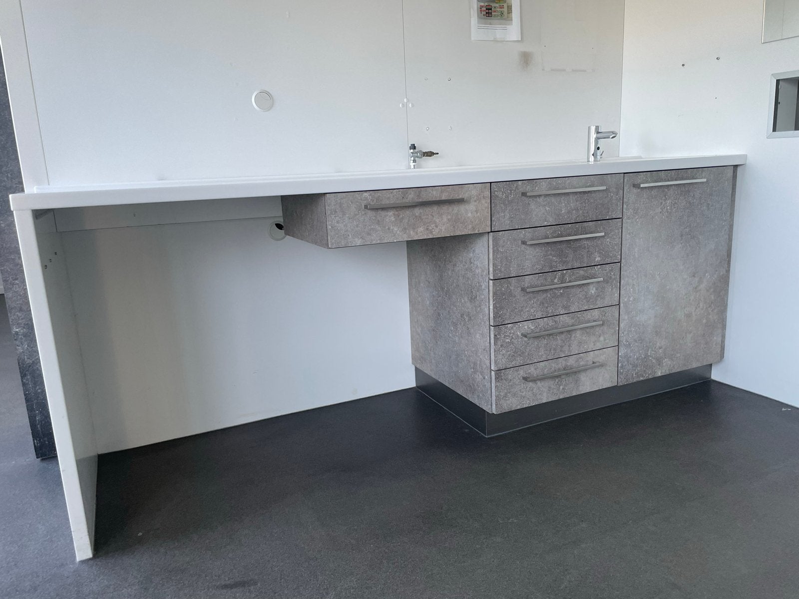 Luxe Techniektafel / werktafel / Bureau met Wasbak, Ophalen, Overige typen, Met lades, Spaanplaat of MDF