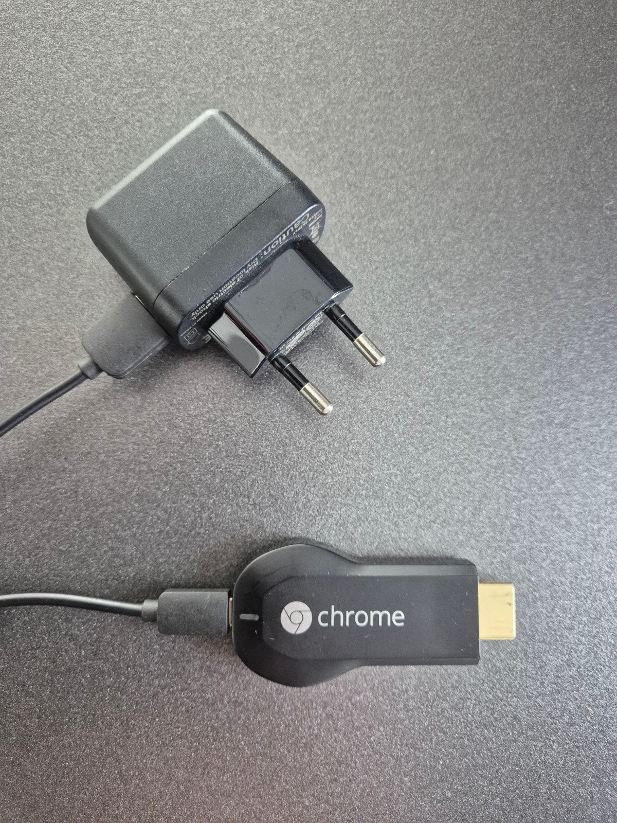 Google Chromecast 1e Generatie - Stream eenvoudig naar je TV, Ophalen of Verzenden, Gebruikt, HDMI