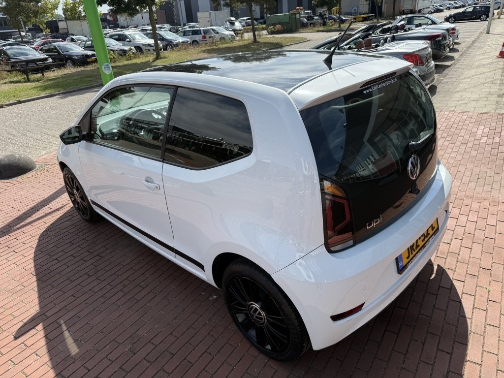 Volkswagen up! 1.0 beats airco camera cruise control 3drs, Auto's, 65 pk, Gebruikt, 4 stoelen, Bedrijf