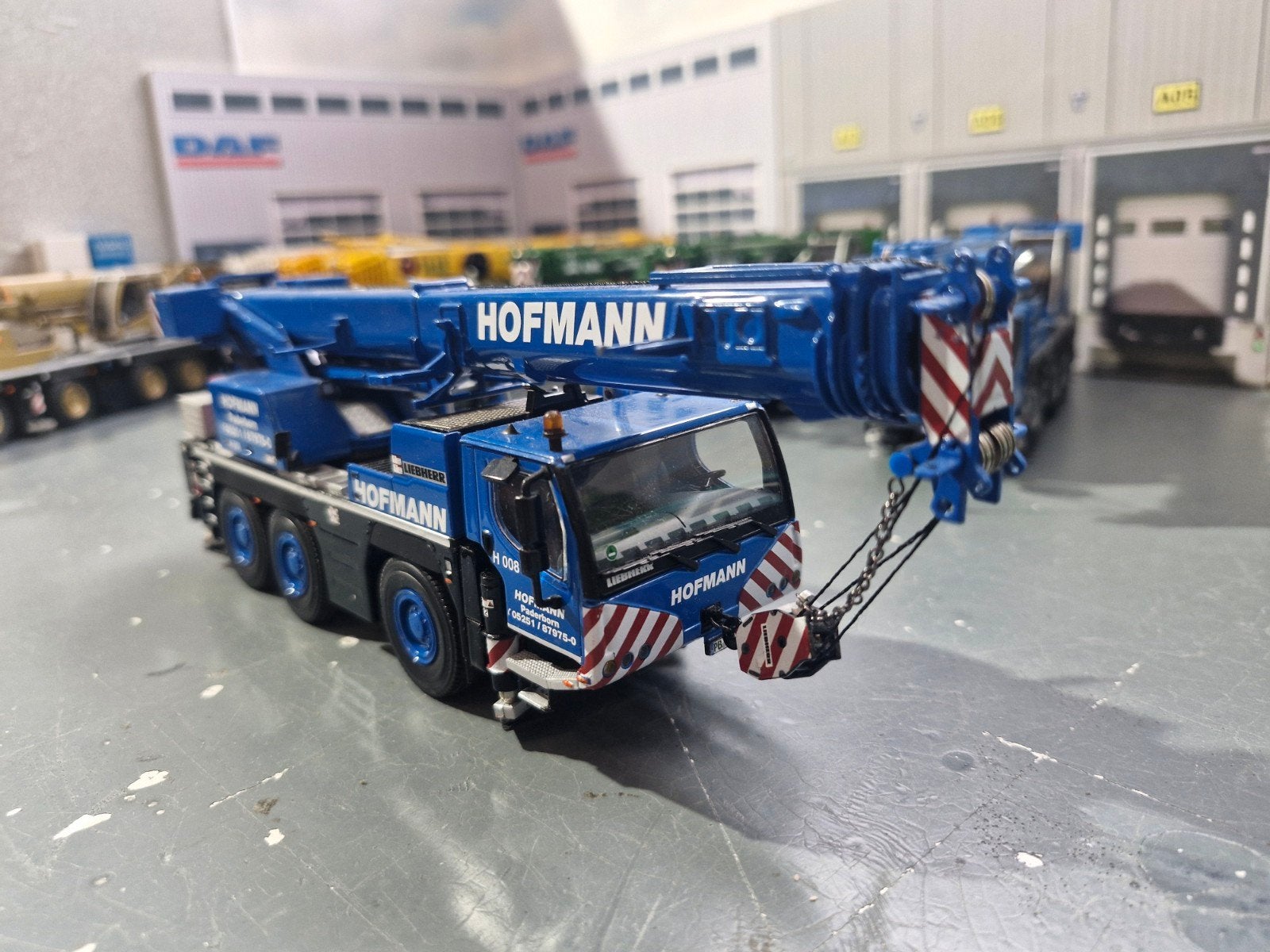 Liebherr ltm 1050 wsi HOFFMAN, Hobby en Vrije tijd, Modelauto's | 1:50, Ophalen of Verzenden, Zo goed als nieuw, Hijskraan, Tractor of Landbouw