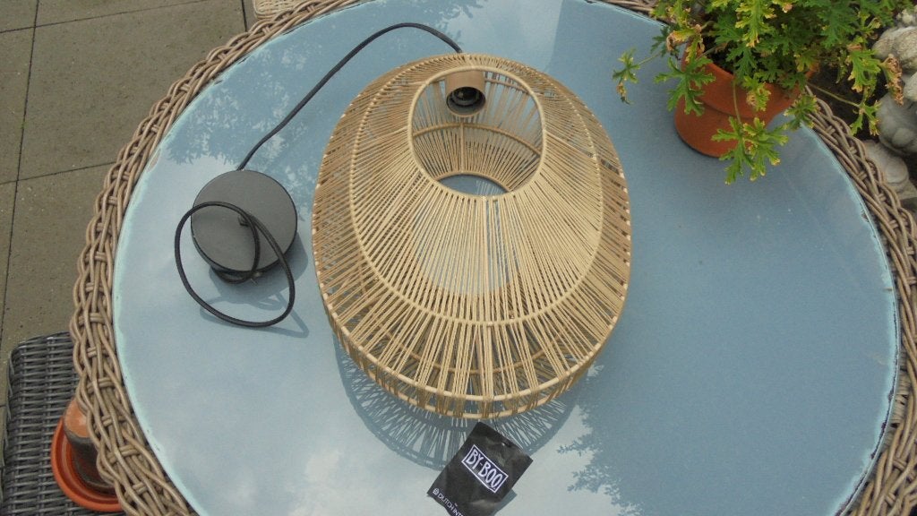 nieuw. ovalen hanglamp H40 B30 D15cm, Huis en Inrichting, Lampen | Hanglampen, Ophalen of Verzenden, Nieuw, Natuurlijk materiaal