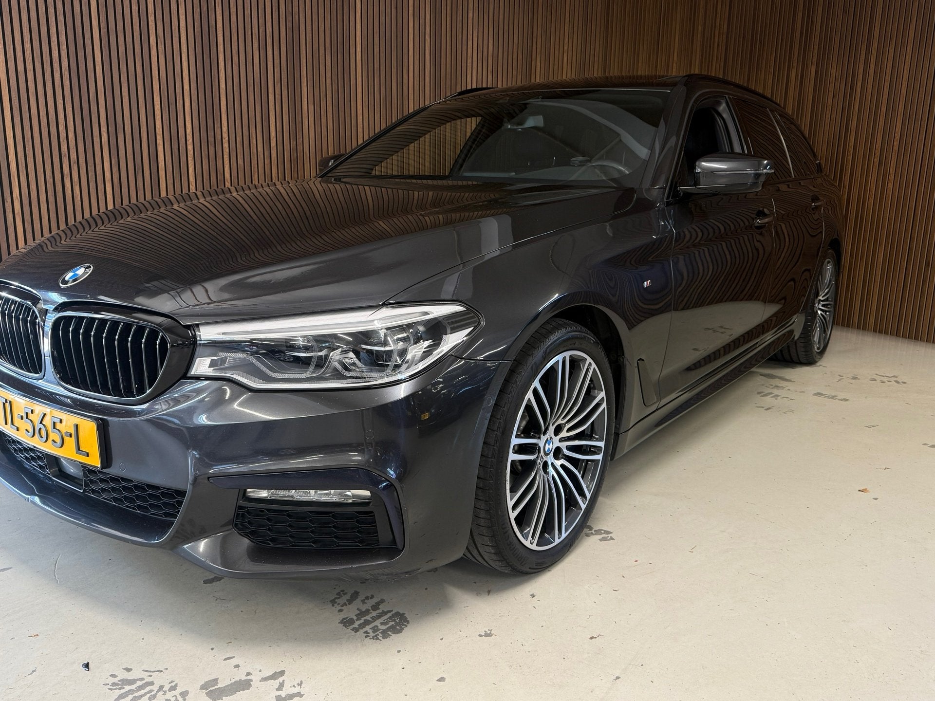BMW 5-serie Touring 530i xDrive High Executive - M Pakket -, Automaat, 1998 cc, Gebruikt, 4 cilinders