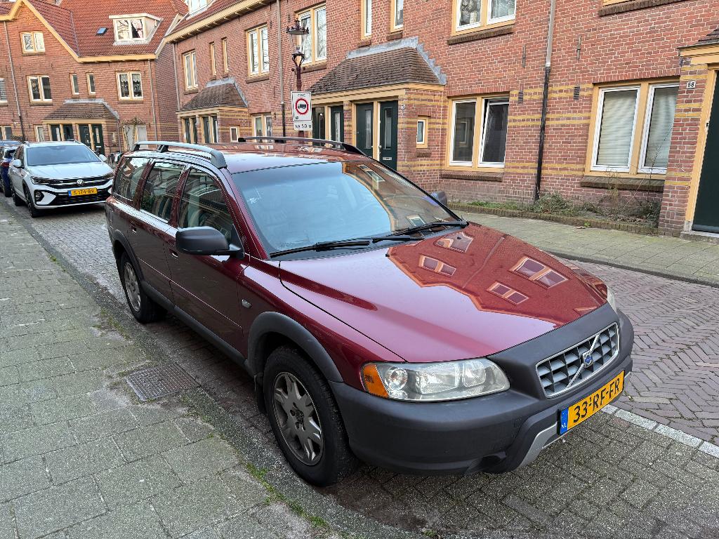 Volvo XC70 2.5 T AWD Geartronic 2005 Rood, Auto's, Volvo, Automaat, 1800 kg, Zwart, XC70