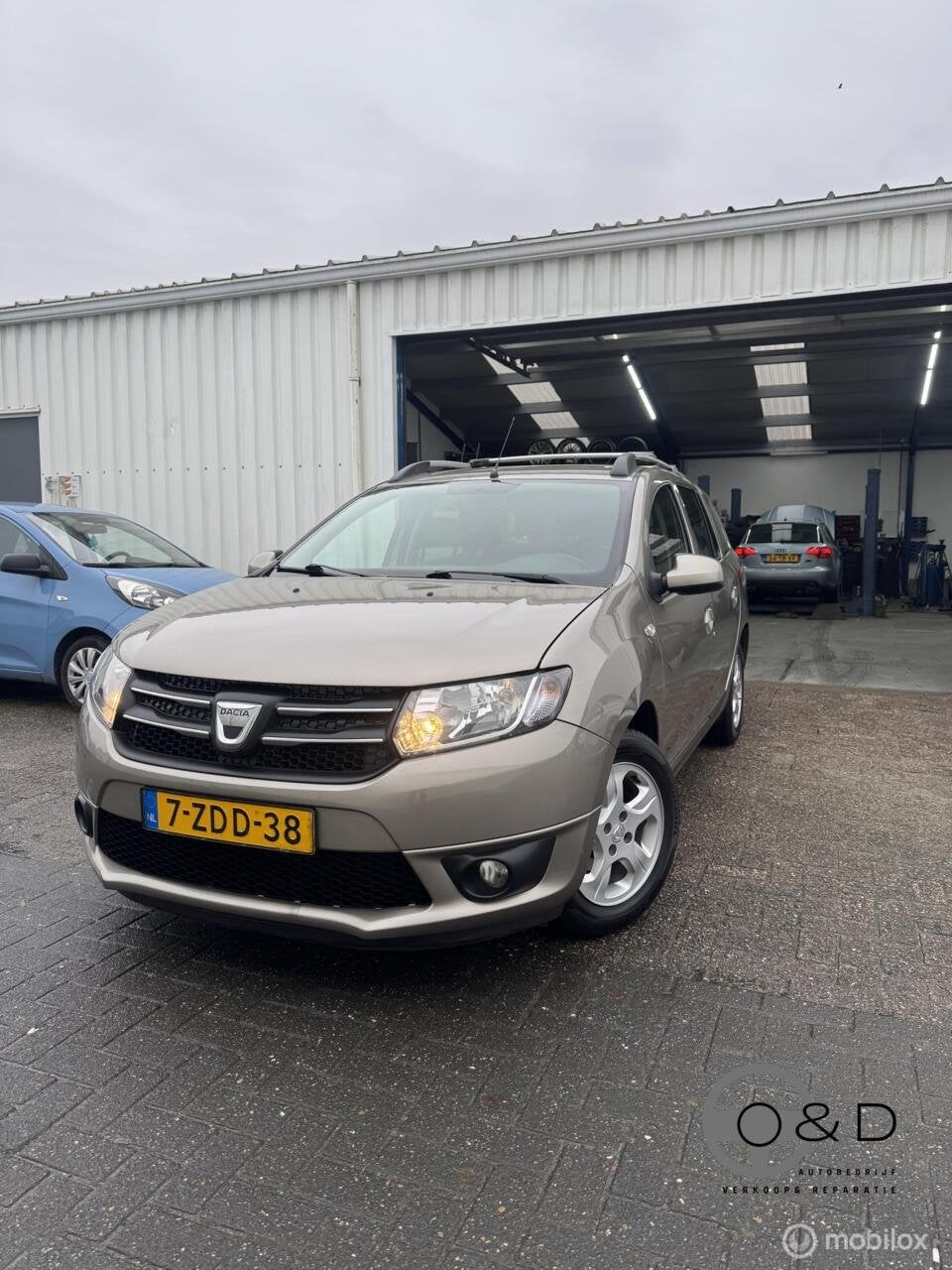 Dacia Logan MCV 0.9 TCe Ambiance | Navi | Carplay | 2e Eig., Voorwielaandrijving, Bruin, Origineel Nederlands, Bedrijf