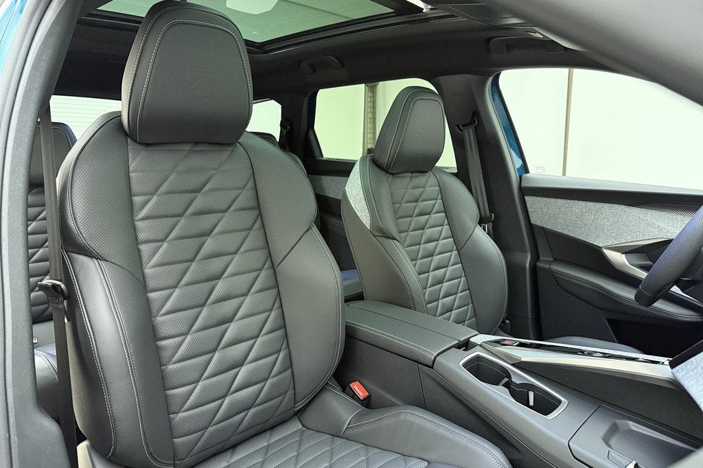 Peugeot 5008 1.2 Hybrid GT Exclusive 145 Pk | € 8.000 DEMO, Auto's, Peugeot, 145 pk, Gebruikt, 1199 cc, Blauw