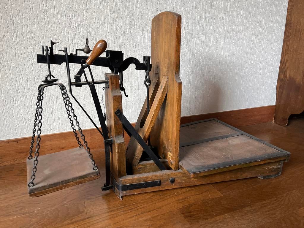 Antieke Landelijke Bascule Weegschaal Eikenhout Gietijzer, Antiek en Kunst, Antiek | Woonaccessoires, Ophalen