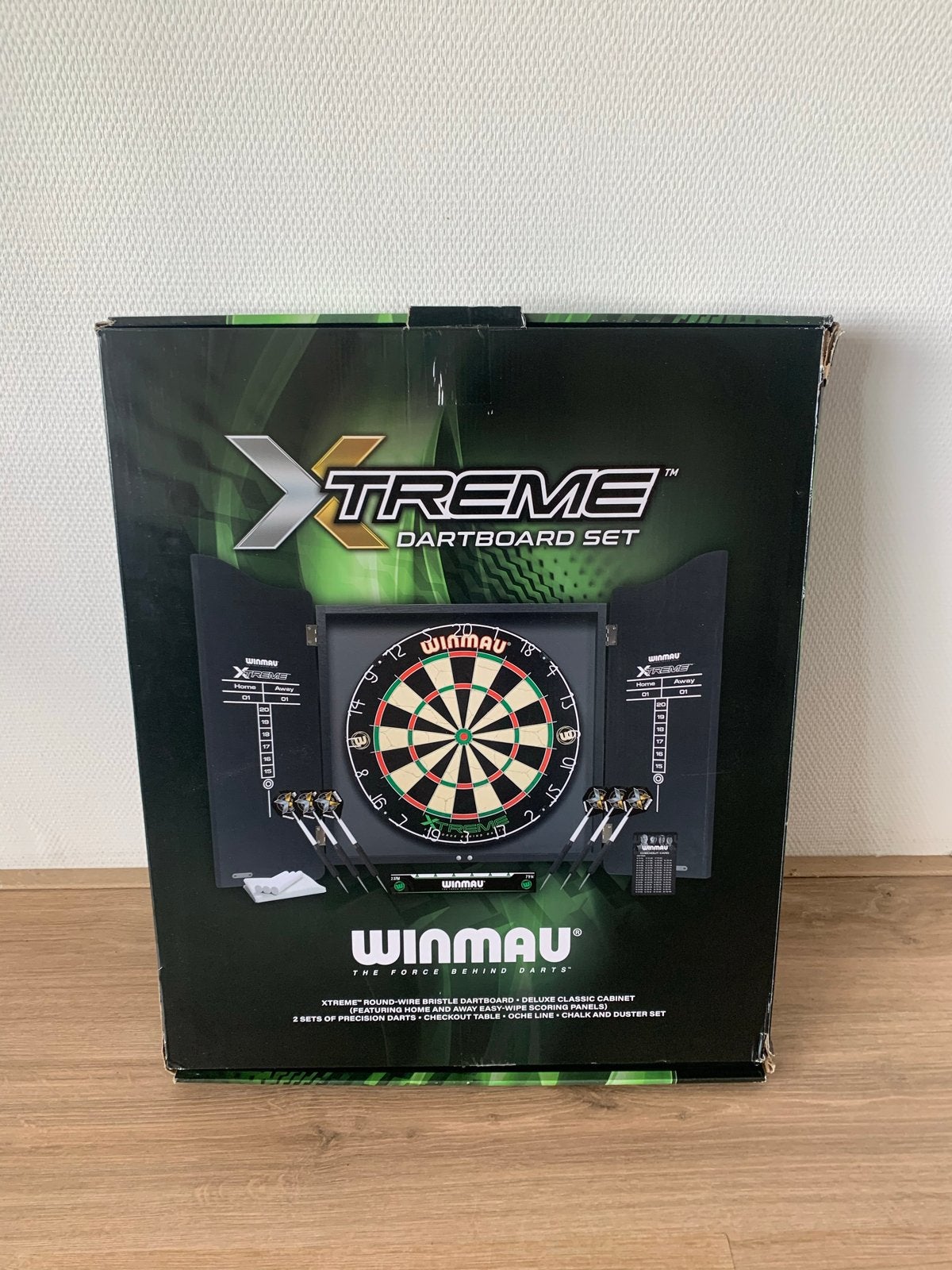 Winmau Xtreme Dartbord met Kabinet, Sport en Fitness, Darts, Ophalen, Zo goed als nieuw, Dartbord