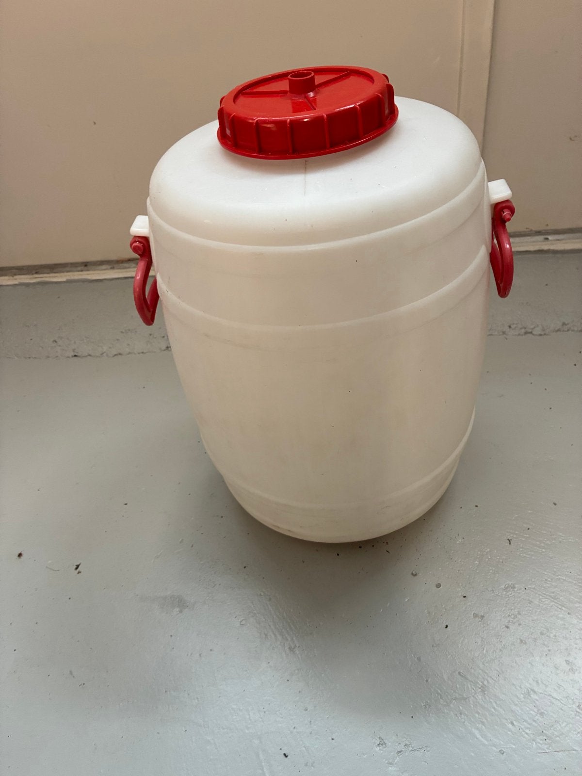 30 liter vat/tank, Ophalen, Zo goed als nieuw