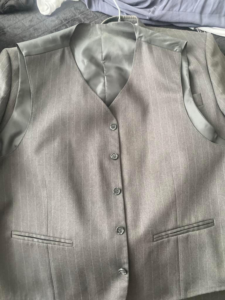 Stijlvol Grijs Herenpak met Gilet - Maat L, Kleding | Heren, Grote Maten, Zo goed als nieuw, Ophalen of Verzenden