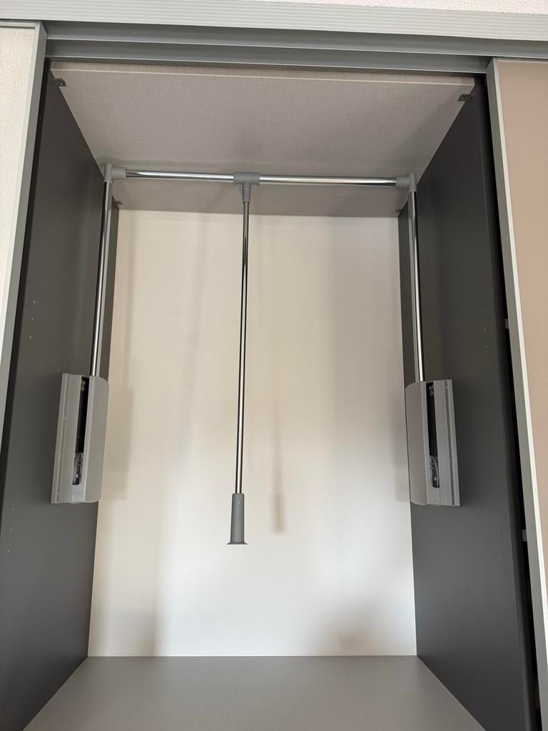 Lundia garderobelift / kledinglift (2 stuks), Ophalen, 50 tot 100 cm, Zo goed als nieuw, Metaal