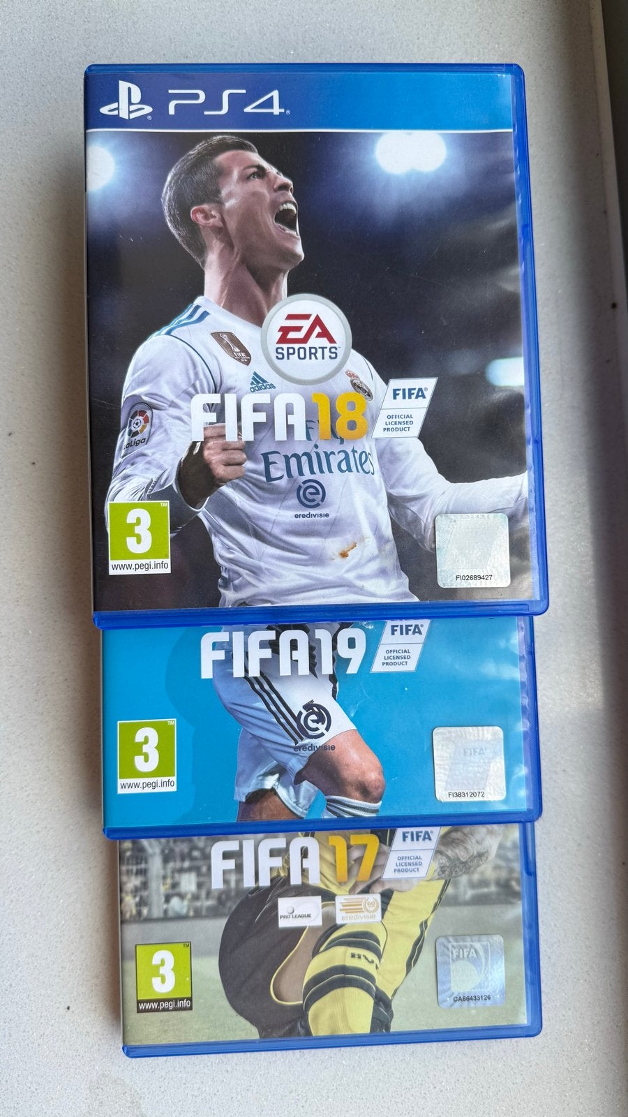 FIFA 17, FIFA 18 en FIFA 19 PS4 Games - Voetbal Collectie, Ophalen, Gebruikt, 2 spelers, Eén computer