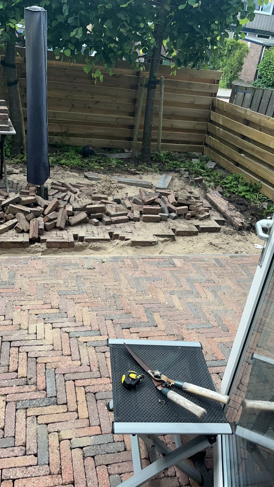 Gratis steentjes ongeveer 6/7m2, Ophalen, Beton, Terrastegels