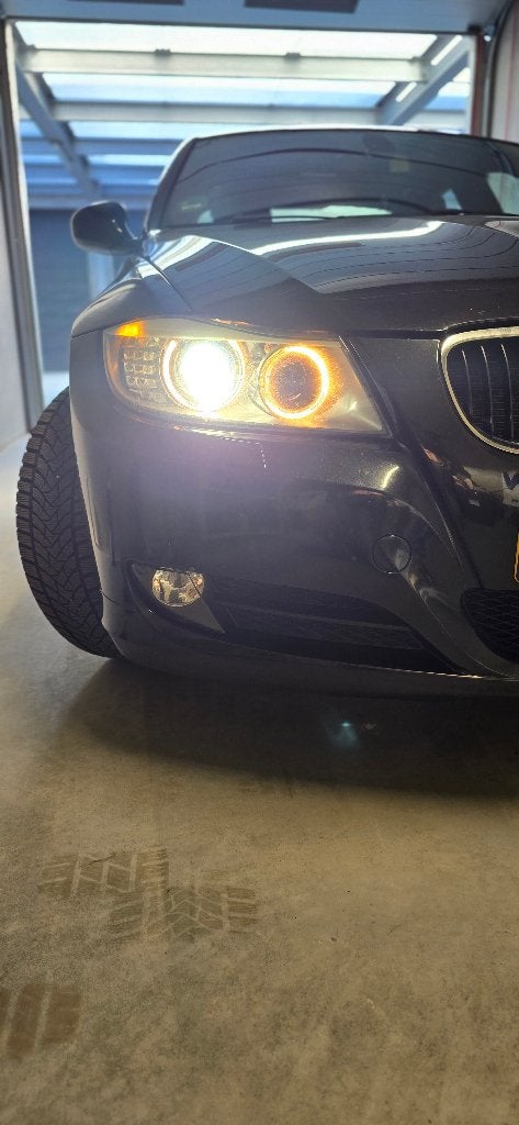 BMW 3-Serie 2.0i,320 ,2011 Zwart, Achterwielaandrijving, 1995 cc, 4 cilinders, Zwart