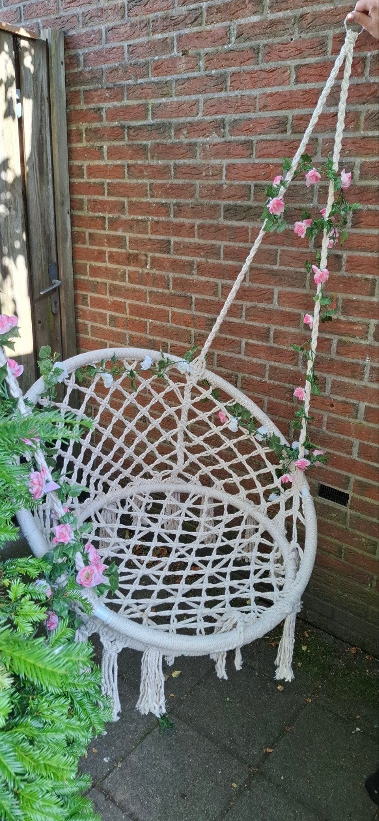 Mooie hangstoel met bloemversiering, Ophalen, Binnen