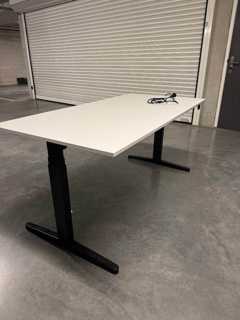 Ahrend verstelbaar bureau - 180cm breed, Ophalen, Zit-sta bureau, Scandinavisch, 180 cm