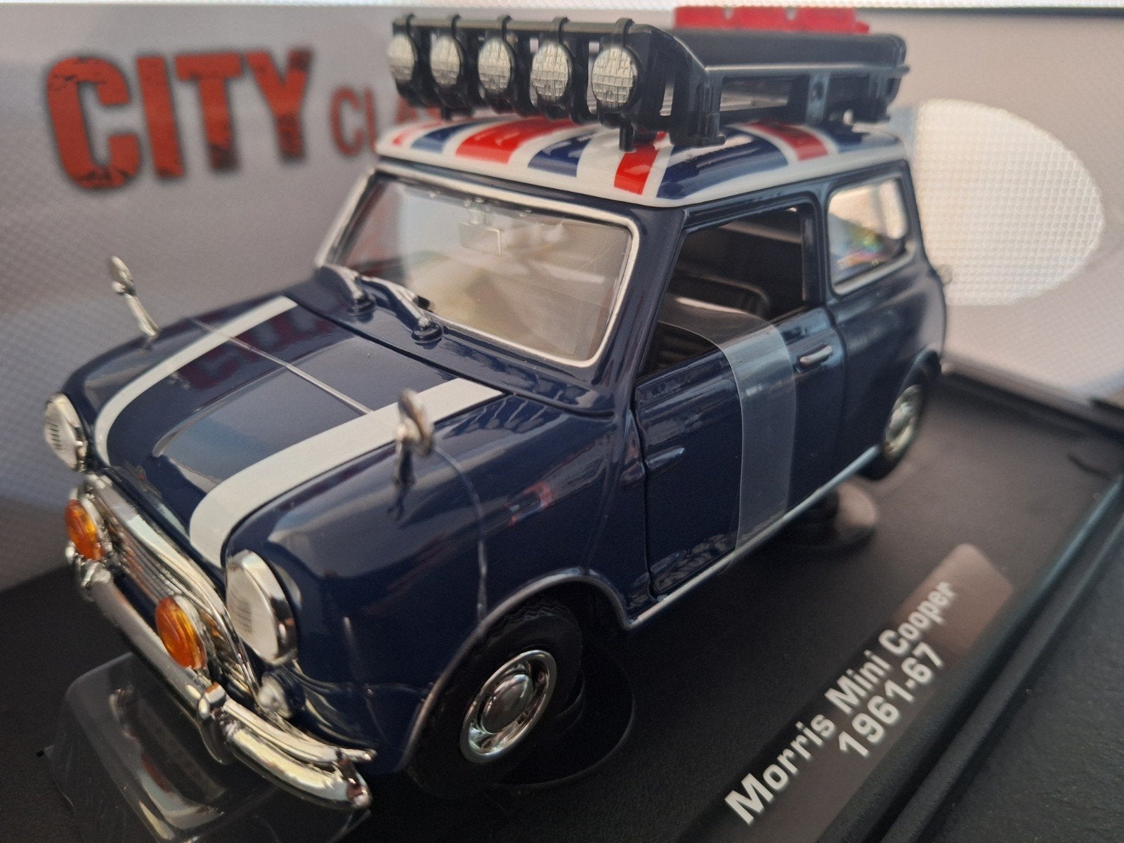 Mini Cooper with Roof Rack Schaal 1:18, Hobby en Vrije tijd, Modelauto's | 1:18, Nieuw, Ophalen of Verzenden, Motormax, Motormax