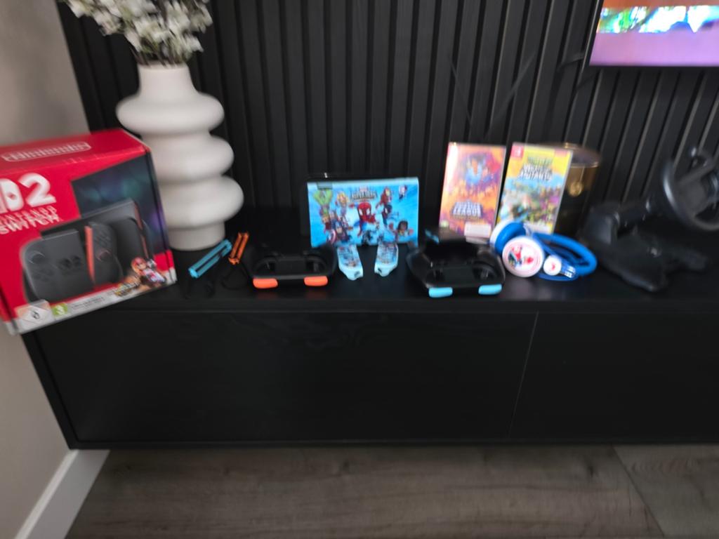 Zo goed als nieuwe nintendo switch 2 mario kart., Ophalen of Verzenden, Zo goed als nieuw, Met 2 controllers, Switch Original
