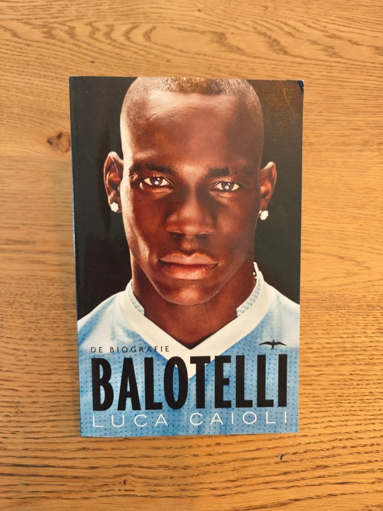 Biografie Balotelli, Ophalen of Verzenden, Zo goed als nieuw, Luca Caioli, Sport