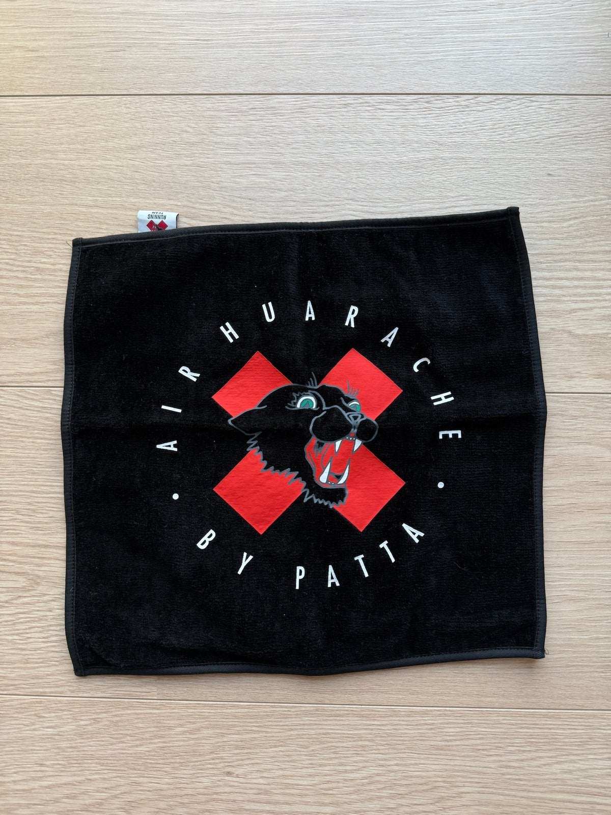 Patta Running Team Air Huarache Towel black red, Zwart, Nieuw, Overige maten, Ophalen of Verzenden