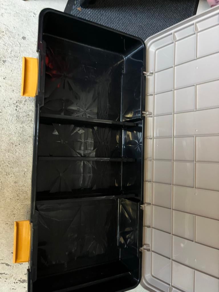 Stevige afsluitbare opbergkrat met verstelbare tussenschotte, Doe-het-zelf en Verbouw, Kratten en Dozen, Ophalen, Gebruikt, 50 tot 75 cm
