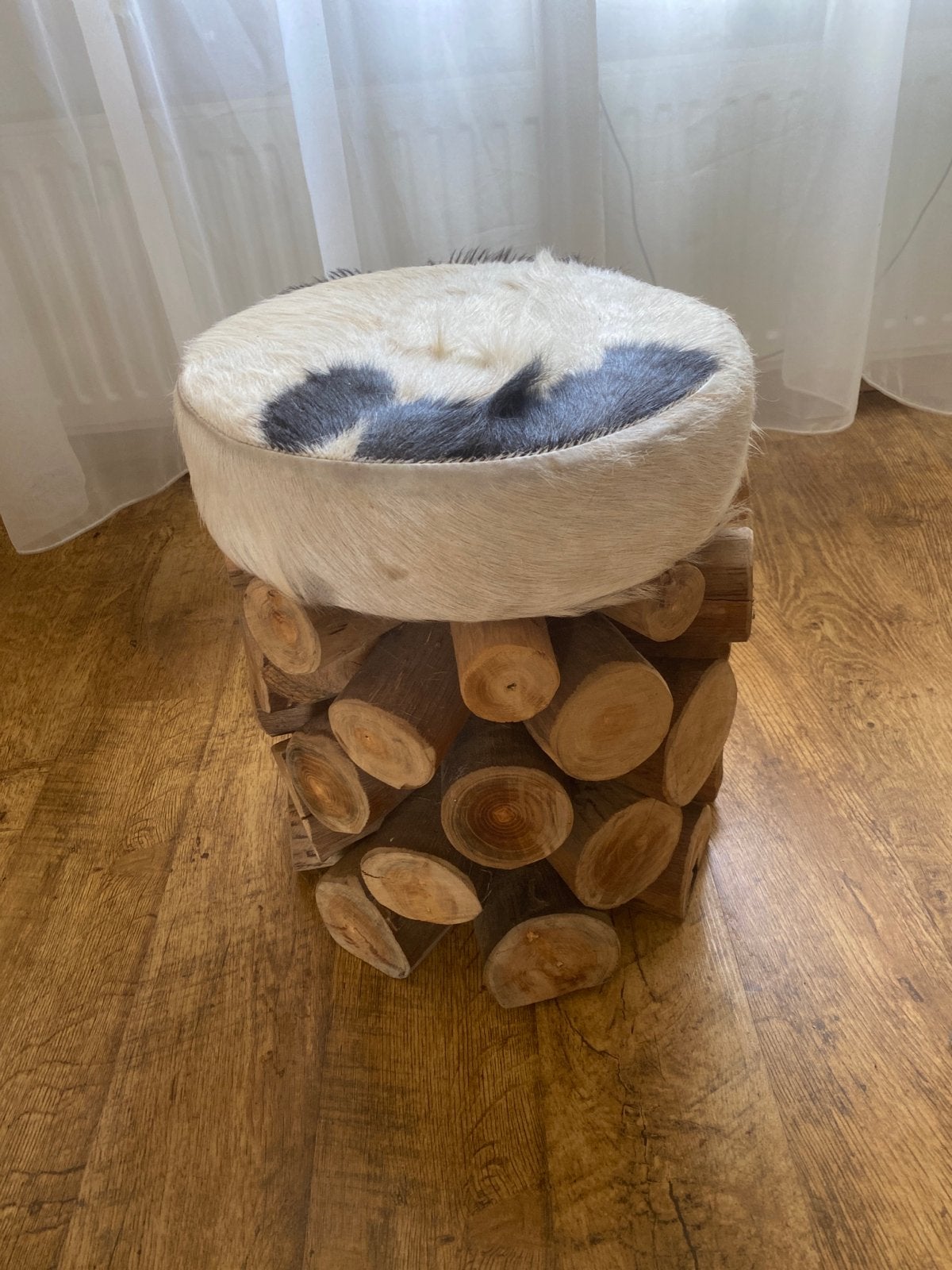 Unieke kruk van hout en koeienhuid - Zo goed als nieuw, Ophalen, Minder dan 50 cm, Rond, Zo goed als nieuw