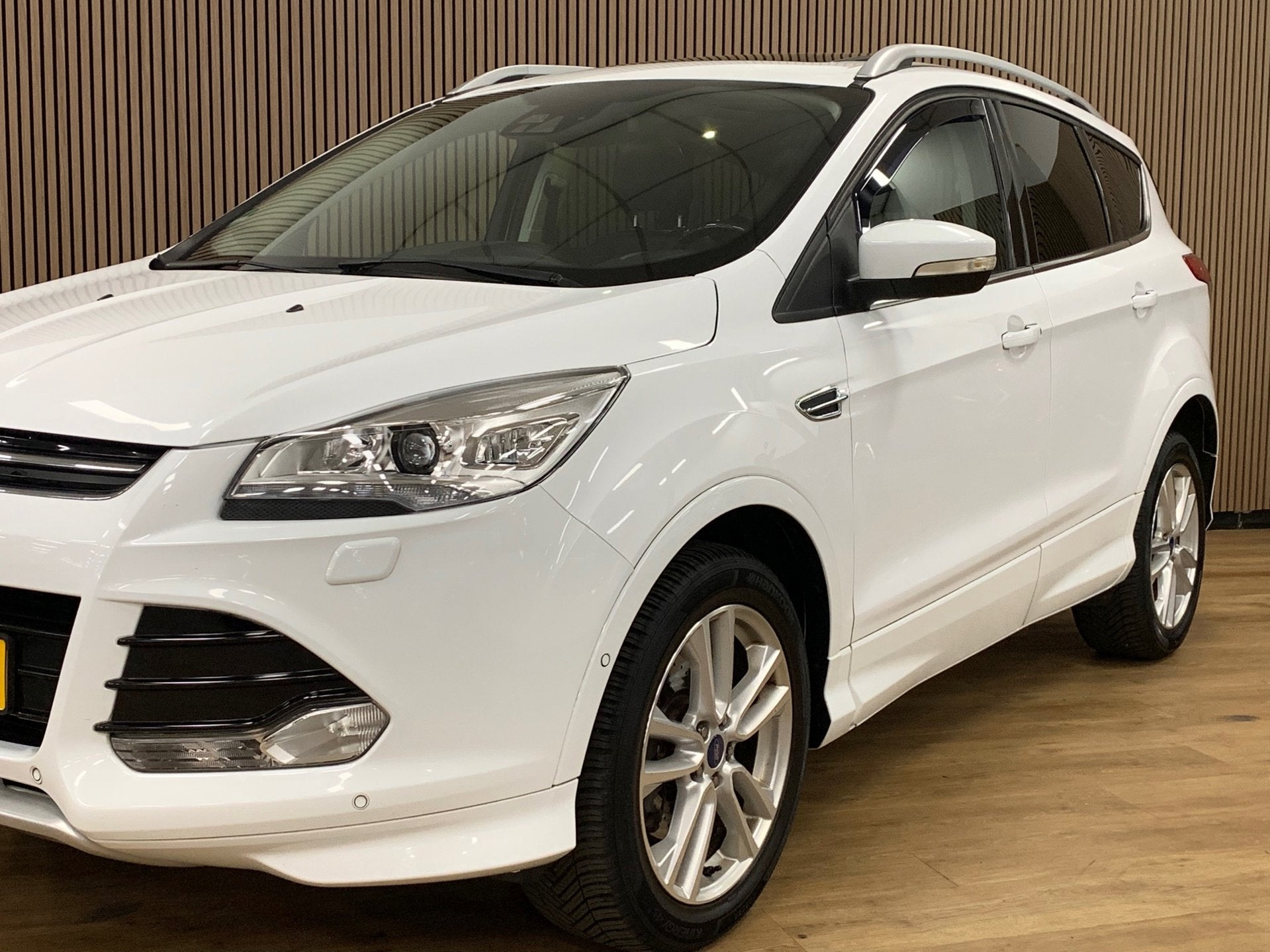 Ford Kuga 1.5 Titanium Styling Pack 4WD|Automaat|Camera|Open, Auto's, Ford, Automaat, 4 cilinders, 1850 kg, Wit