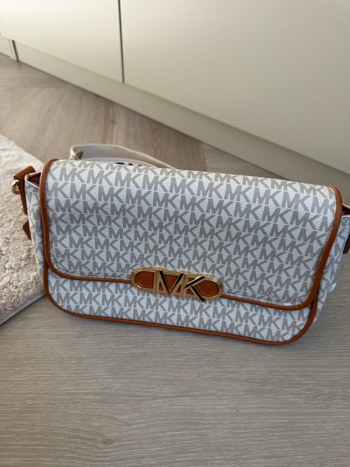 Michael Kors tas, Ophalen of Verzenden, Zo goed als nieuw, Wit, Schoudertasje