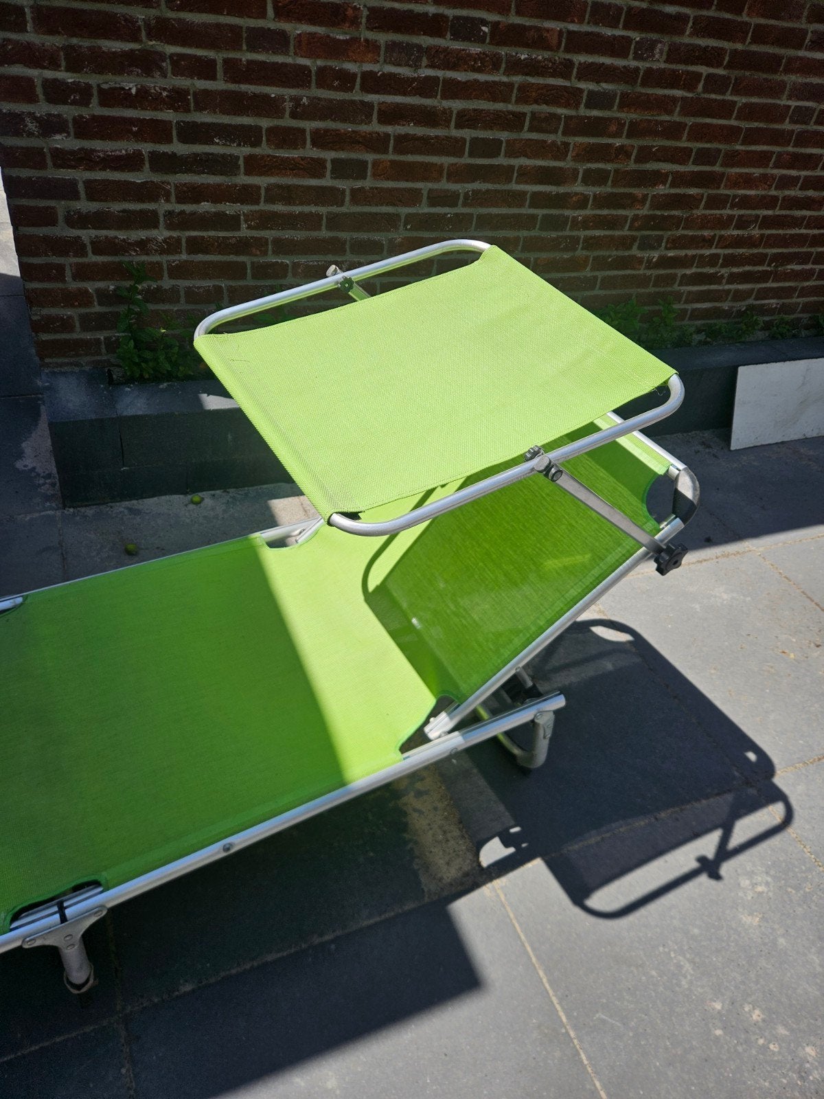 Groene ligstoel met zonnekap - inklapbaar en verstelbaar, Tuin en Terras, Ophalen of Verzenden, Gebruikt, Aluminium, Verstelbaar