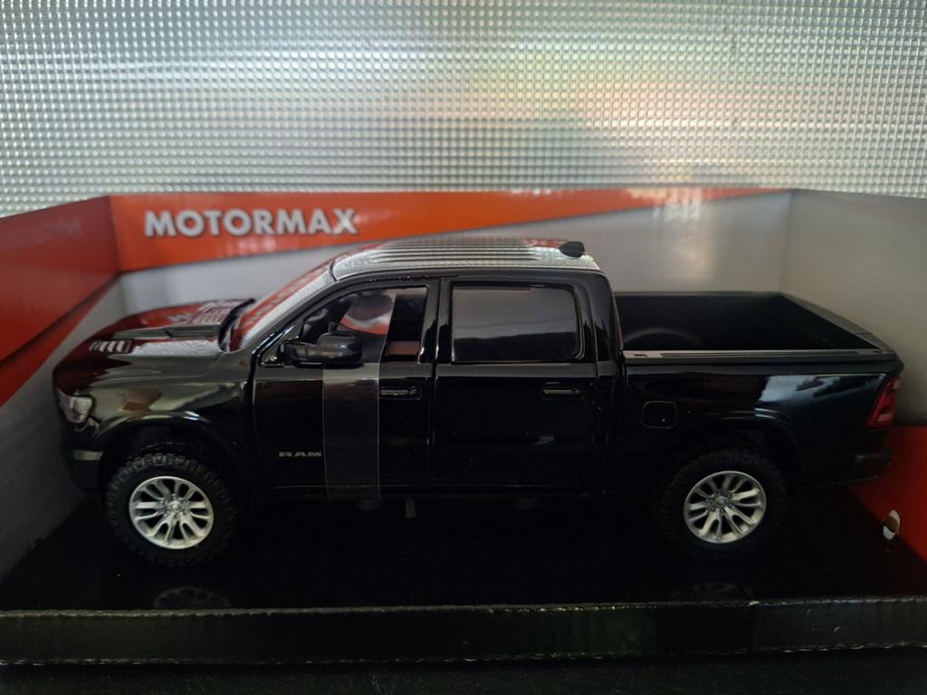 Dodge RAM 1500 Crew Cab Laramie 2019 
Schaal 1:24, Verzenden, Nieuw, Motormax, Motormax