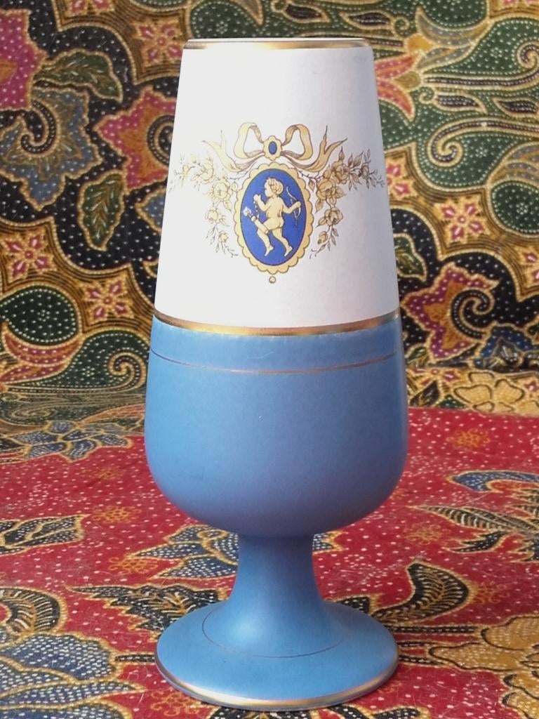 Origineel oud vaasje van Flora Lydia Gouda plateel 15 cm., Ophalen of Verzenden