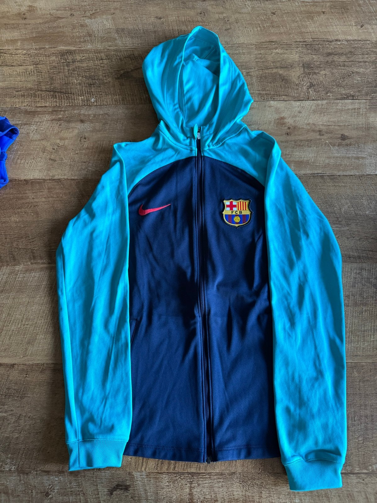 FC Barcelona trainingspak - Donker- en lichtblauw (M), Ophalen of Verzenden, Gebruikt, Jongen of Meisje, Sport- of Zwemkleding