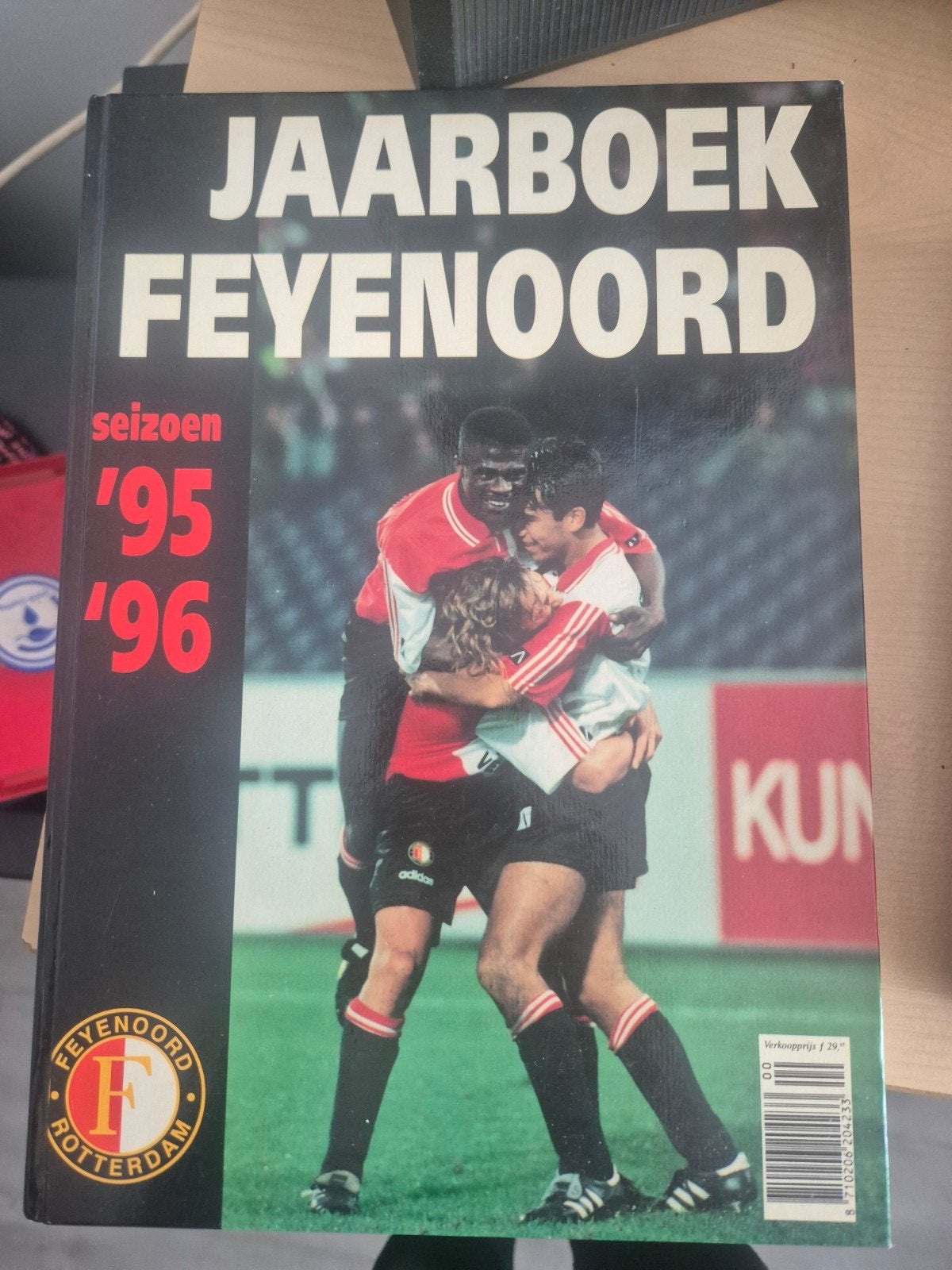 Feyenoord Jaarboek seizoen '95-'96 - Voetbalgeschiedenis, Ophalen of Verzenden, Gelezen, Balsport