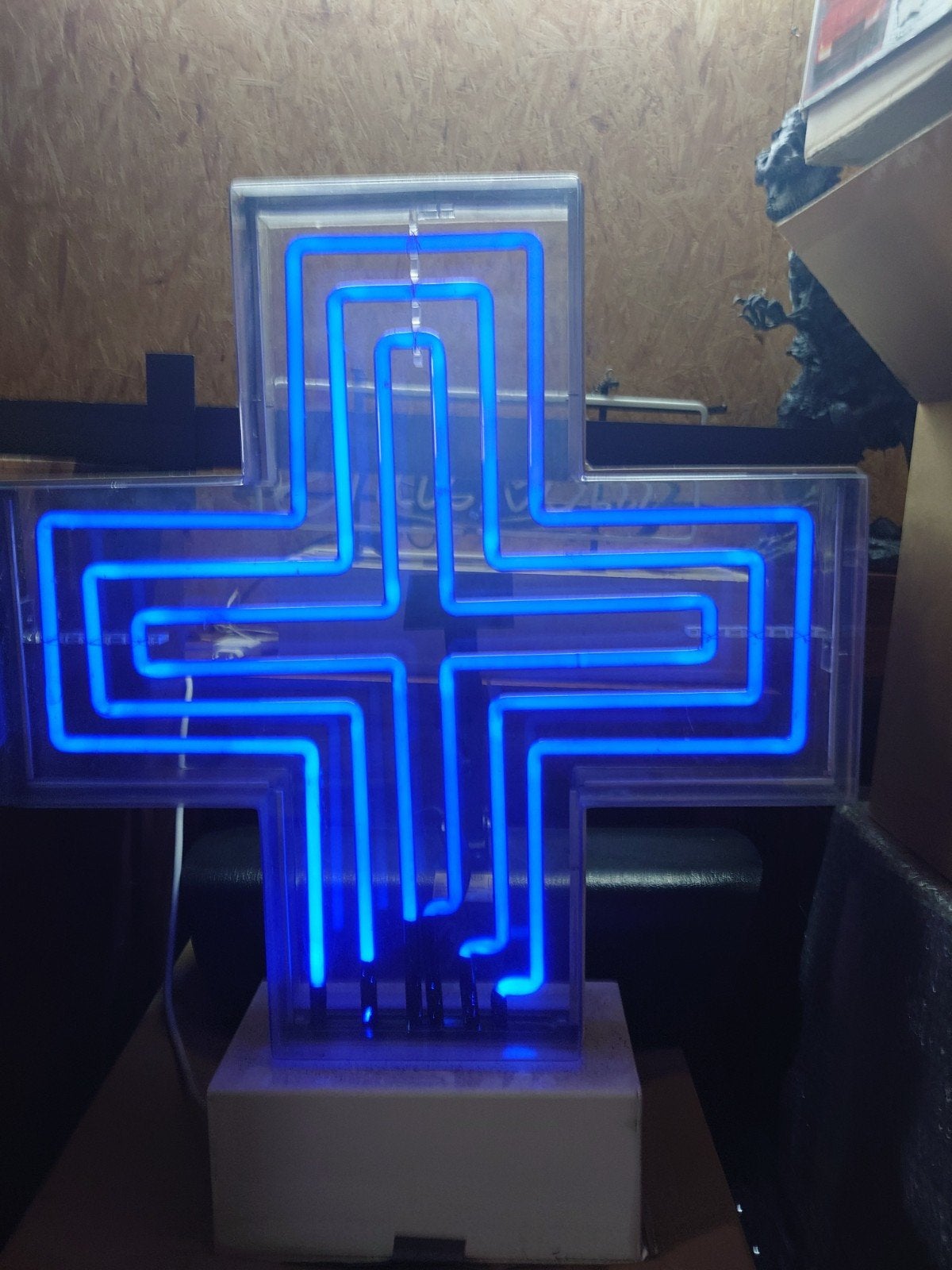 Neon kruizen, Ophalen, Lichtbak of (neon) lamp