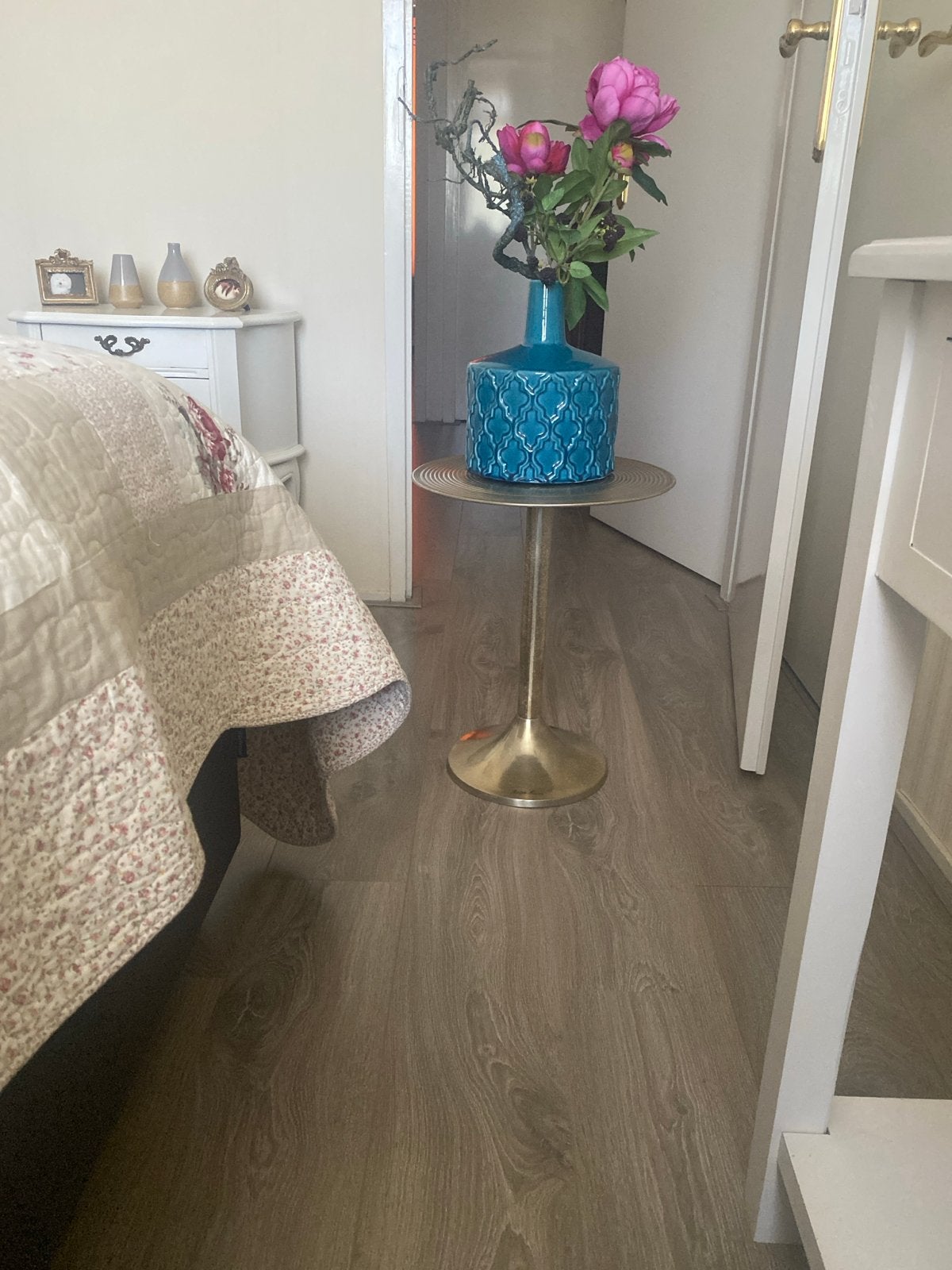 Riviera Maison bijzettafel goudkleurig met vaas, Gebruikt, Metaal of Aluminium, Rond, Ophalen