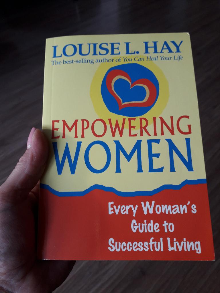Empowering women louise l. Hay 2015, Boeken, Ophalen of Verzenden, Zo goed als nieuw, Spiritualiteit algemeen, Achtergrond en Informatie