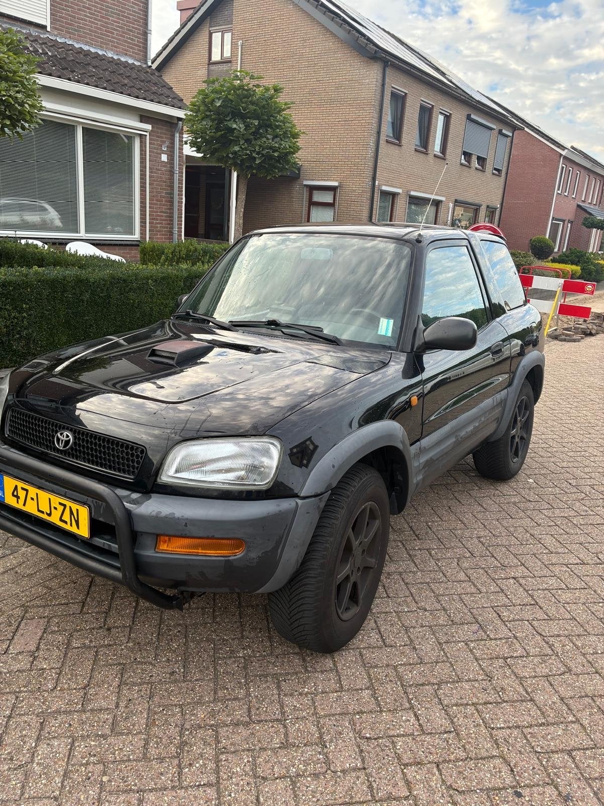 Toyota Funcruiser 2.0 I Rav4 AUT 4WD 1997 Zwart, Auto's, Automaat, 1998 cc, 4 cilinders, 610 kg