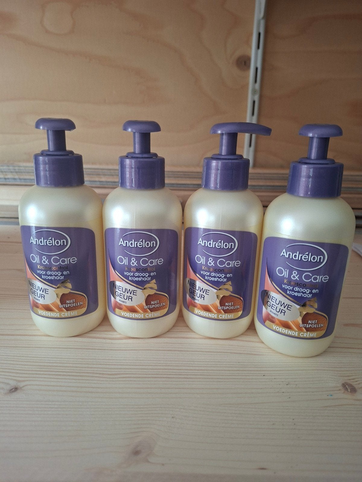 4x Andrélon Oil & Care Leave-in Haarcrème (Nieuw!), Ophalen of Verzenden, Nieuw, Haarverzorger of -hersteller