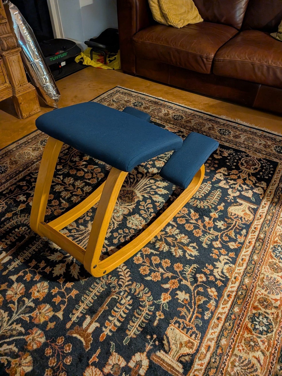 Stokke Varier Variable Kniestoel – Blauwe bekleding – ZGAN, Huis en Inrichting, Stoelen, Ophalen, Zo goed als nieuw, Blauw, Eén
