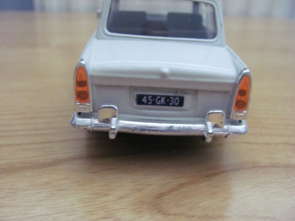 Trabant 1:43, Ophalen of Verzenden, Zo goed als nieuw, Auto, Overige merken